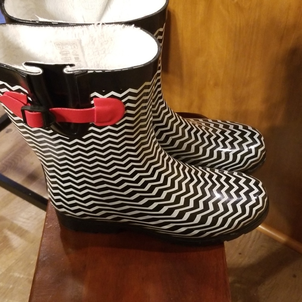 Lined rain boots